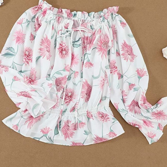 Super cute woman tops off shoulder ruffled blouse - Picture 4 of 8